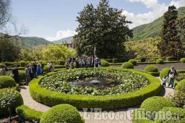 Villar Perosa Nel Giardino Di Villa Agnelli In Ricordo Dell Avvocato L Eco Del Chisone