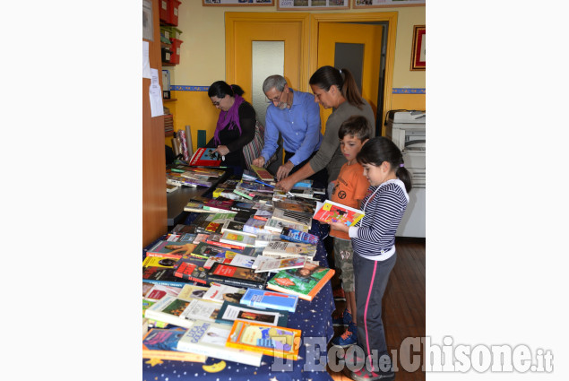 La festa del libro nella piccola biblioteca di Prarostino