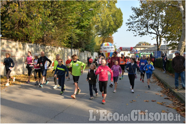 Cavour In 1400 tra corsa e camminata, grande successo Apple Run