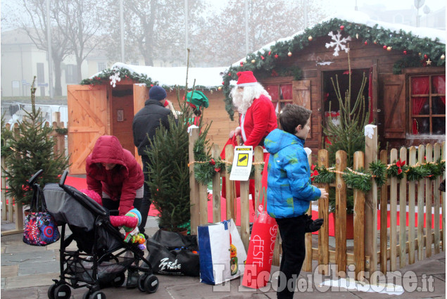 Nichelino: Babbi Natale a spasso per la città