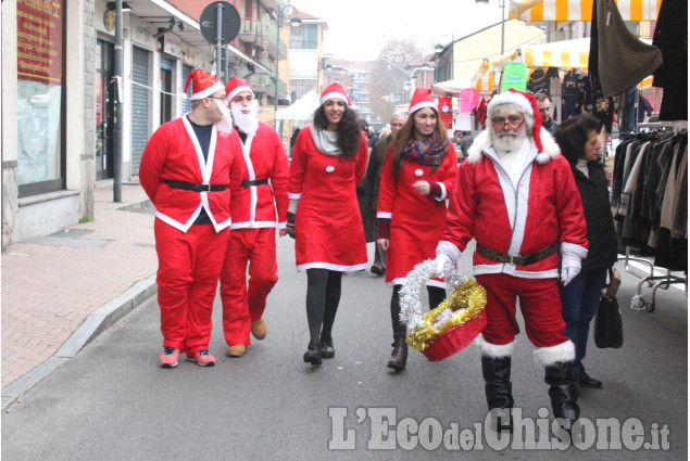 Nichelino: Babbi Natale a spasso per la città