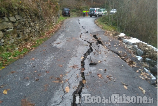 Talucco, due cedimenti del sedime stradale