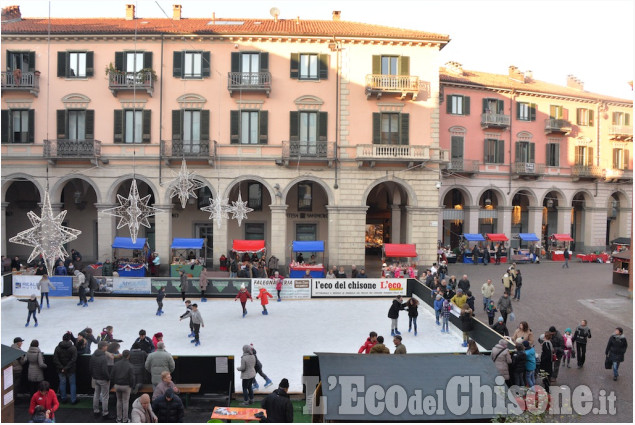 Pinerolo : pattinaggio nel centro storico