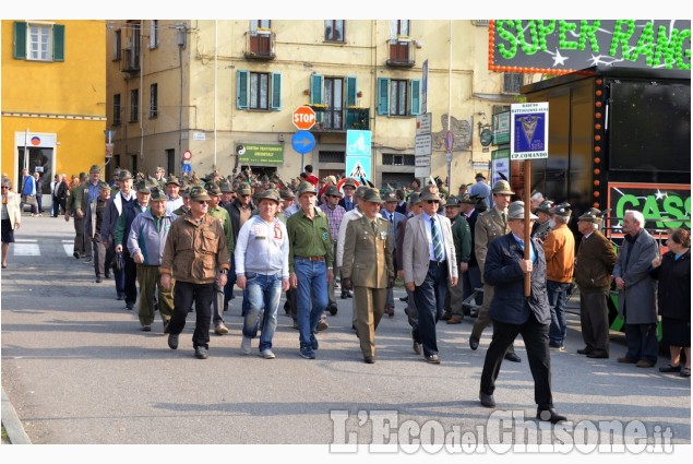 Pinerolo Le penne nere da 130 sezioni dell &#039;Ana