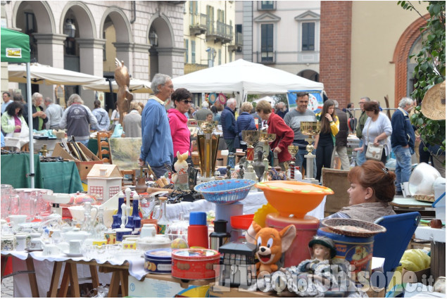 Pinerolo: Mercatino delle pulci