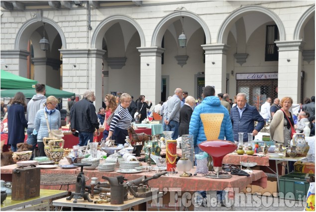 Pinerolo: Mercatino delle pulci