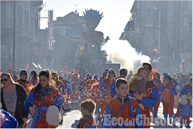 Carnevale a Nichelino: sfilano i carri