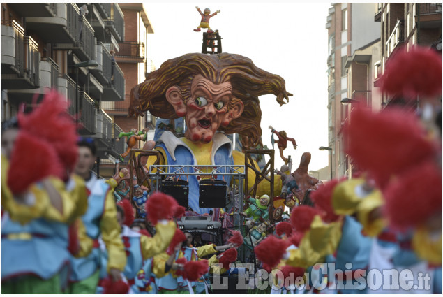 Carnevale a Nichelino: sfilano i carri