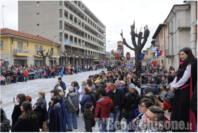 Barge: Carnevale in paese