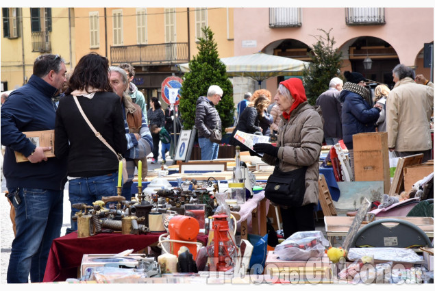 Pinerolo | mercatino delle pulci