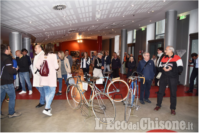 Pinerolo : Mostra sul ciclismo al Teatro Sociale 
