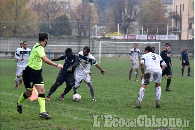 Calcio Eccellenza: Pinerolo vince contro l’Atletico Torino sotto la pioggia