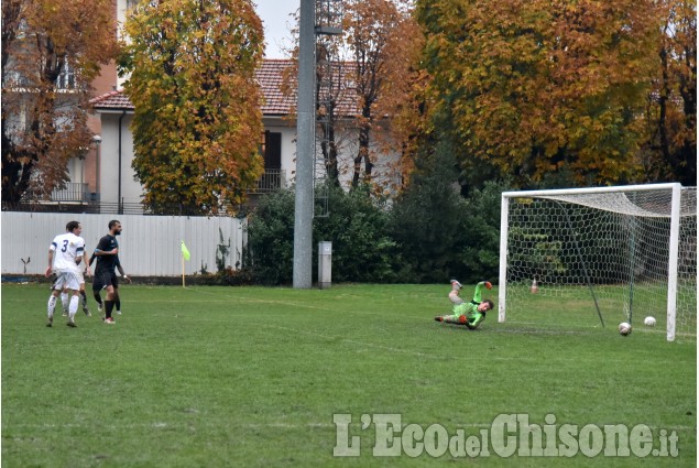 Calcio Eccellenza: Pinerolo vince contro l’Atletico Torino sotto la pioggia