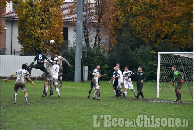 Calcio Eccellenza: Pinerolo vince contro l’Atletico Torino sotto la pioggia