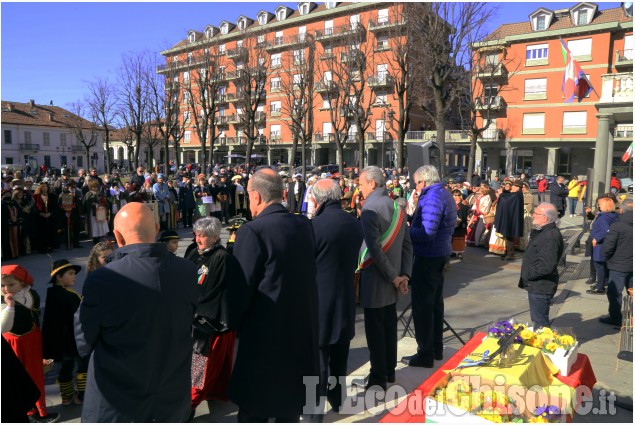 Vinovo: l’investitura delle maschere di Carnevale in Piazza Marconi