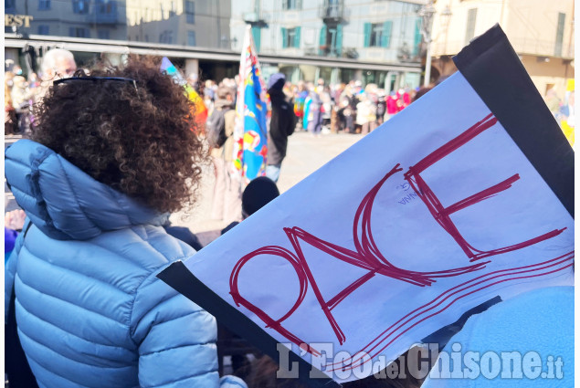 Pinerolo oltre 300 in piazza Facta contro la guerra in Ucraina
