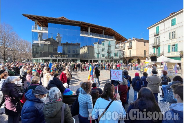 Pinerolo oltre 300 in piazza Facta contro la guerra in Ucraina