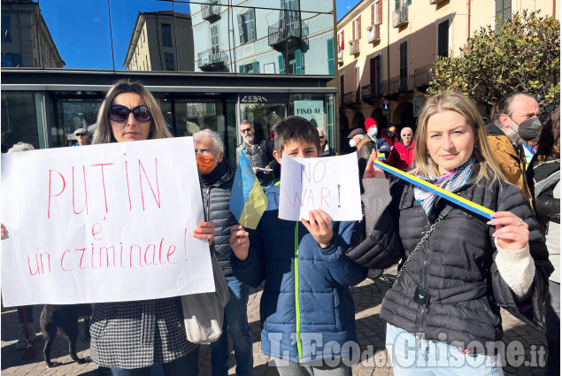 Pinerolo oltre 300 in piazza Facta contro la guerra in Ucraina