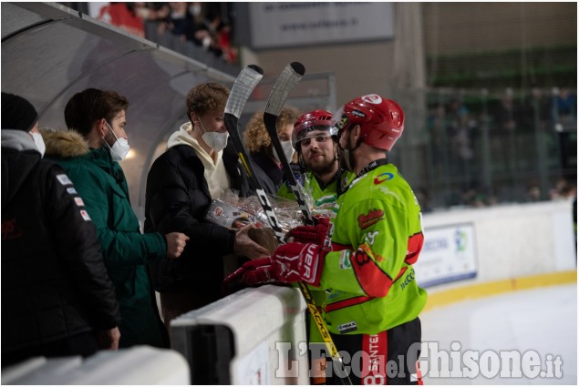 Hockey ghiaccio, altre immagini della grande festa a Toŕre