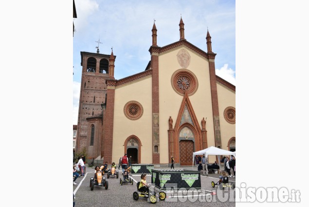 Pinerolo: macchine a pedali per bambini  nel centro storico