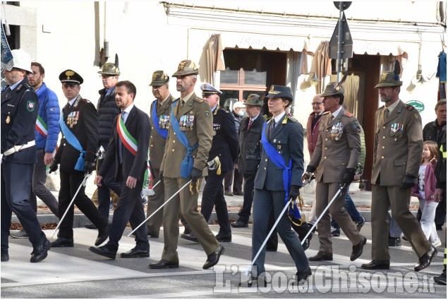 Pinerolo : 4 Novembre: Giornata dell'Unità Nazionale e delle Forze Armate sfilano in corteo 