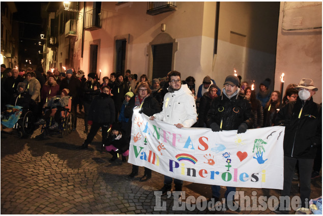 Pinerolo: fiaccolata ,giornata mondiale della disabilità  