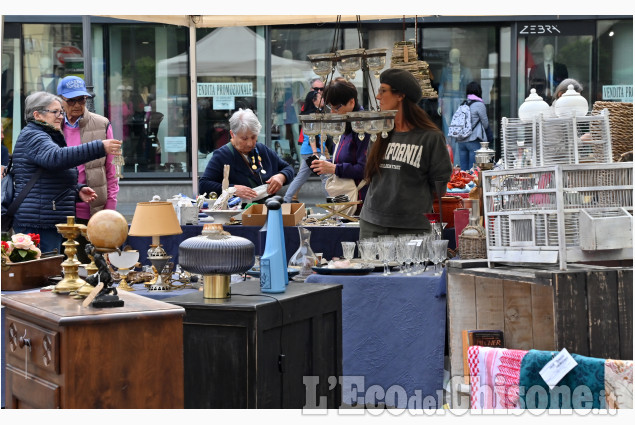 Pinerolo: Mercatino delle pulci