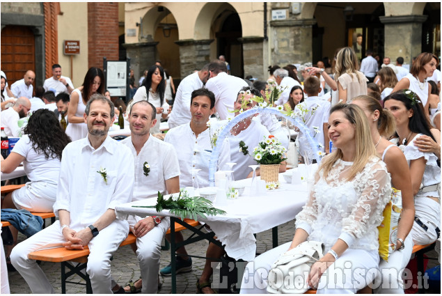 Pinerolo: Cena in Bianco nel centro storico