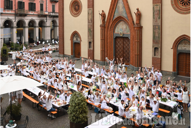 Pinerolo: Cena in Bianco nel centro storico