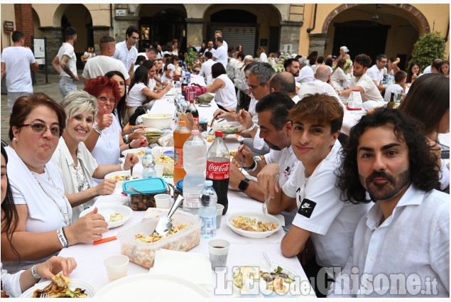 Pinerolo: Cena in Bianco nel centro storico