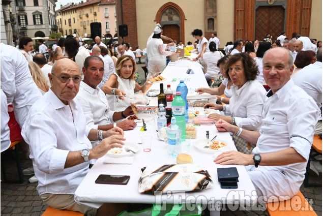 Pinerolo: Cena in Bianco nel centro storico