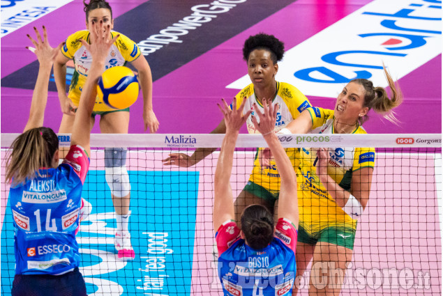 Volley A1 femminile la gallery di Novara- Pinerolo