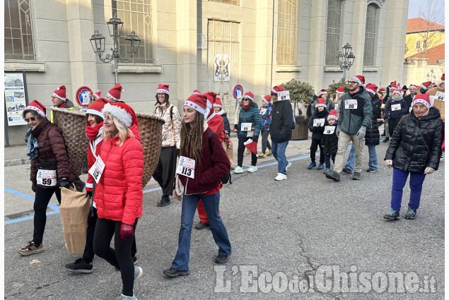 Pinerolo: La camminata dei Babbi Natale