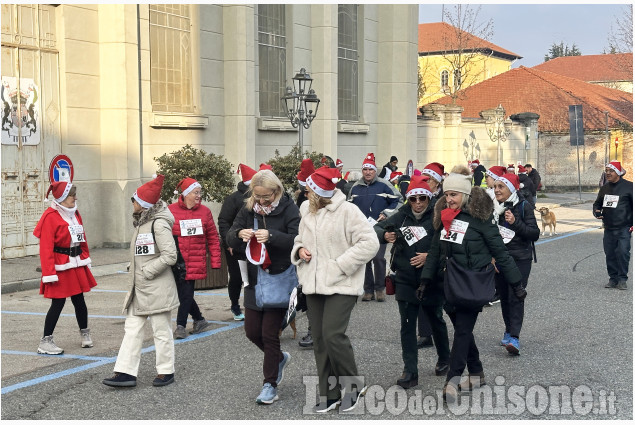 Pinerolo: La camminata dei Babbi Natale