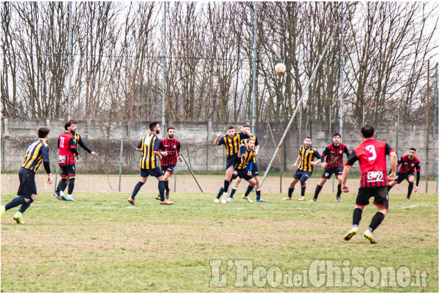Calcio Seconda categoria: Tetti ferma Piossaschese