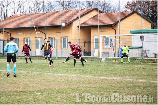 Calcio Seconda categoria: Tetti ferma Piossaschese