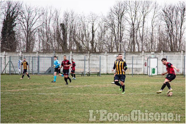 Calcio Seconda categoria: Tetti ferma Piossaschese
