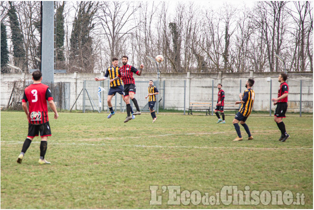 Calcio Seconda categoria: Tetti ferma Piossaschese