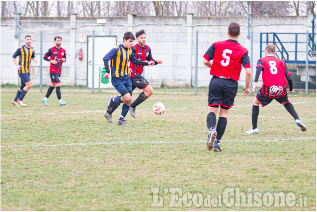 Calcio Seconda categoria: Tetti ferma Piossaschese