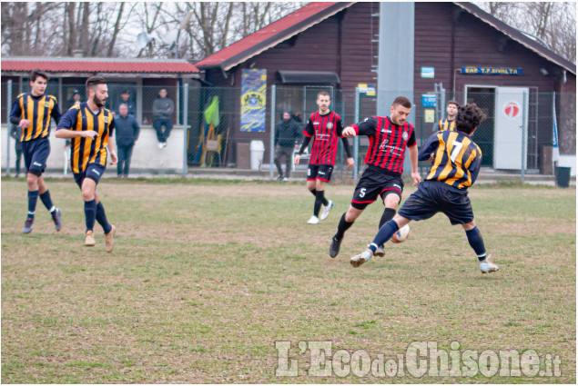 Calcio Seconda categoria: Tetti ferma Piossaschese