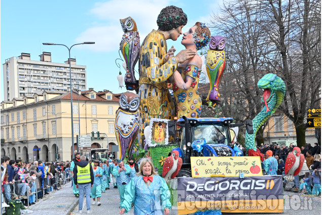 Carnevale di Pinerolo vincono "Gli amici del Pellice"