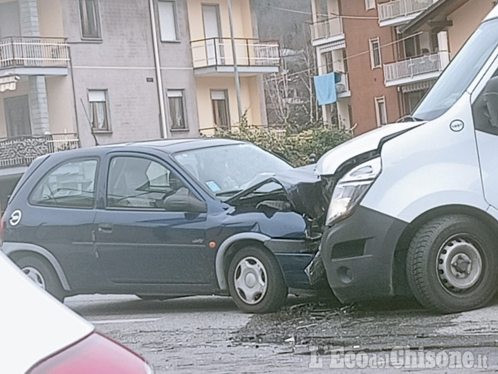 Villar Perosa: scontro tra due veicoli in via Nazionale