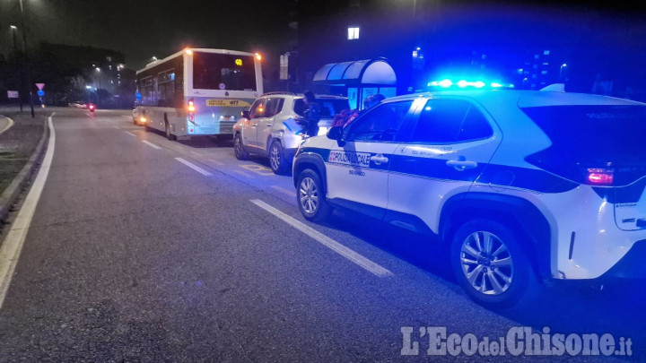 Beinasco: scontro tra auto e bus a Fornaci, due passeggeri contusi