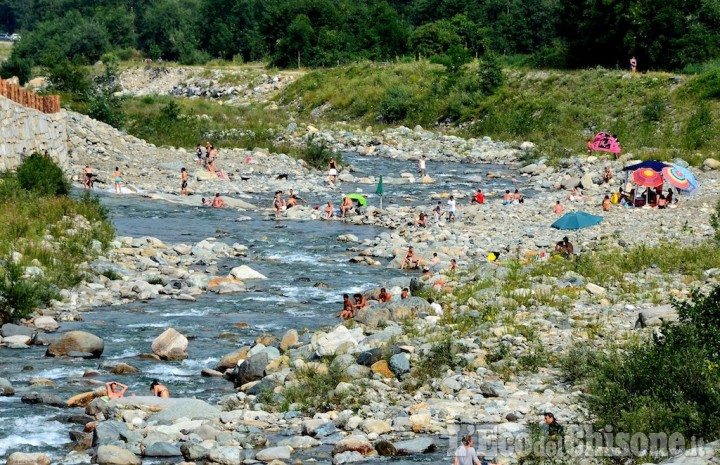 La foto vincitrice della settimana: Bobbio Pellice, in spiaggia in riva al fiume