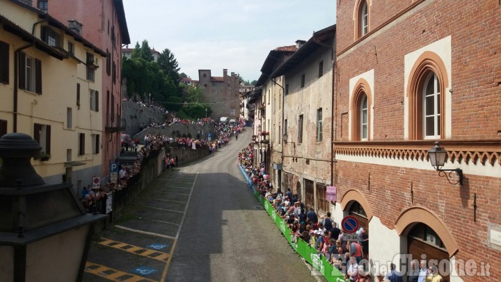 Giro d&#039;Italia 2016: la corsa sempre più vicina a Pinerolo, è attesa sul muro di S. Maurizio