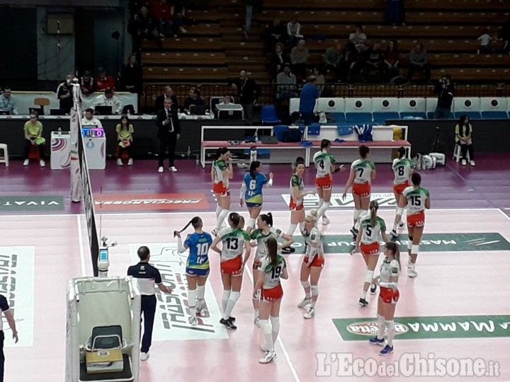 Volley, splendido Pinerolo: espugnata Cremona, sorpasso al Perugia: ora è salvezza