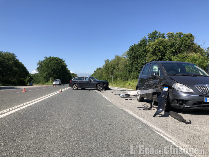 Rivalta: scontro tra due auto sulla Sp6, un ferito in ospedale