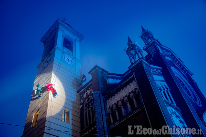 A Orbassano grande cerimonia per l'accensione delle luci di Natale in centro