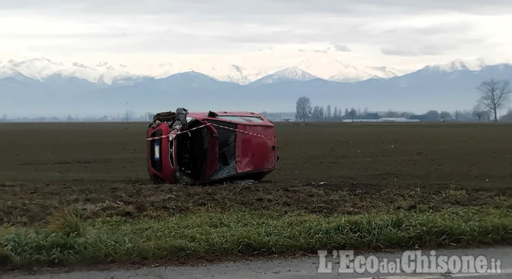 Castagnole: auto fuori strada sulla Provinciale 141, ferito il conducente