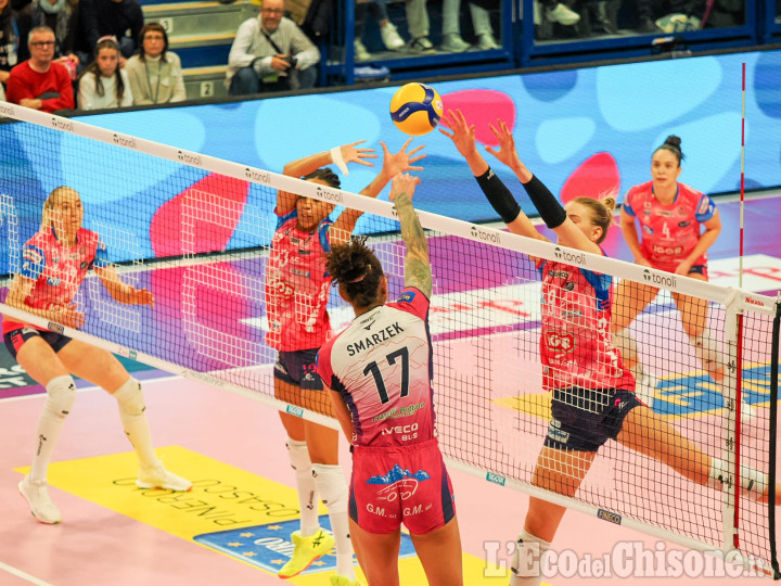 Volley A1 femminile, Pinerolo lotta ma cede a Novara nel derby di Santo Stefano